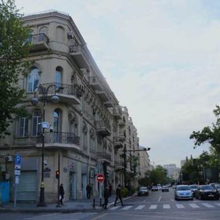 6-Otaqlı mənzil, Üzeyir Hacıbəyov küç., 240 m² – Satılır – ucuztap.az