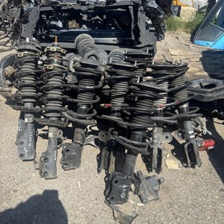 Toyota Corolla amortizatorları – Ehtiyat hissələri – ucuztap.az
