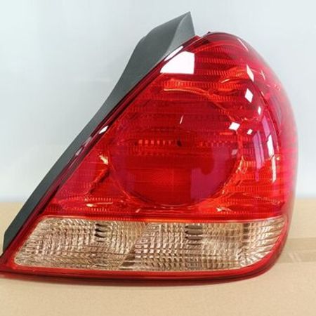 Nissan Sunny 2004 arxa stop işığı – Ehtiyat hissələri – ucuztap.az