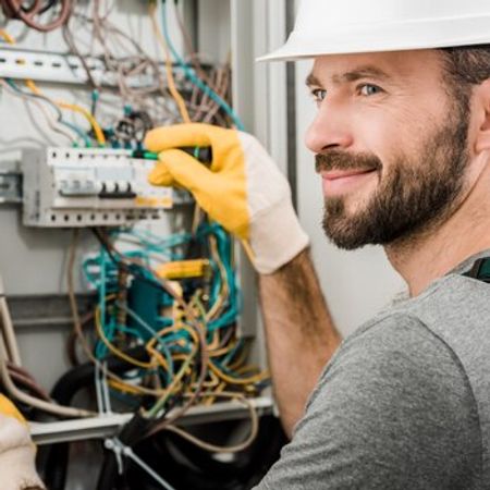 Elektrik tələb olunur – Bakı – ucuztap.az