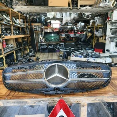 Mercedes W212 Restayl radiator barmaqlığı – Ehtiyat hissələri – ucuztap.az