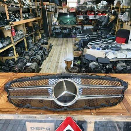 Mercedes W205 radiator barmaqlığı – Ehtiyat hissələri – ucuztap.az