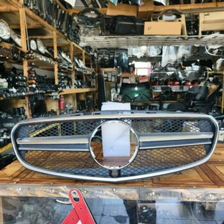 Mercedes W 212 radiator barmaqlığı – Ehtiyat hissələri – ucuztap.az