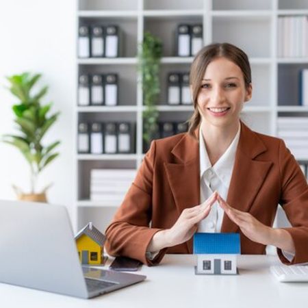 Daşınmaz əmlak agenti/ makler tələb olunur – Bakı – ucuztap.az