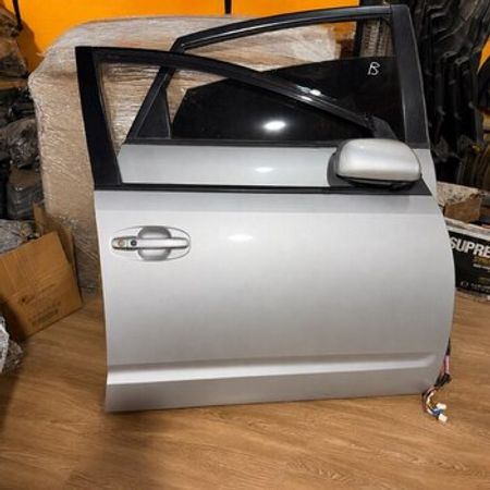 Toyota Prius qapısı – Ehtiyat hissələri – ucuztap.az