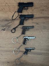 Mini guns fidget keychain