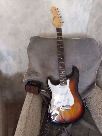 Elektro Gitar və Səsucaldıcı Satılır – Bakı – ucuztap.az
