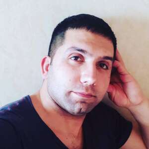 Huseynov Mushvig mağazası logosu